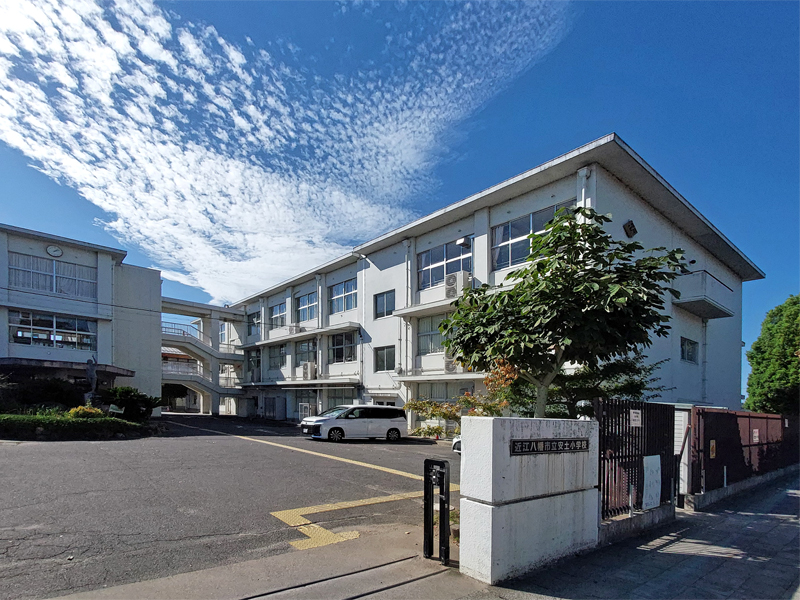 近江八幡市立安土小学校:徒歩3分(240m)